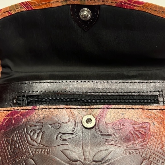 Embossed Leather Elephant Clutch Purse with Matching Change Purse - Picture 4 of 8